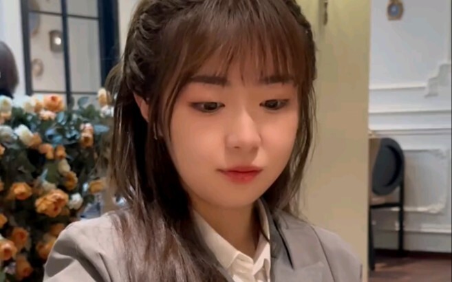 When my friend pretended to clip something, I unexpectedly saw right through it.