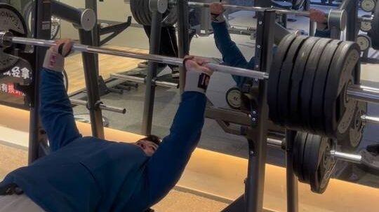 Doctor: Who says 100 kilograms is a heavy weight?