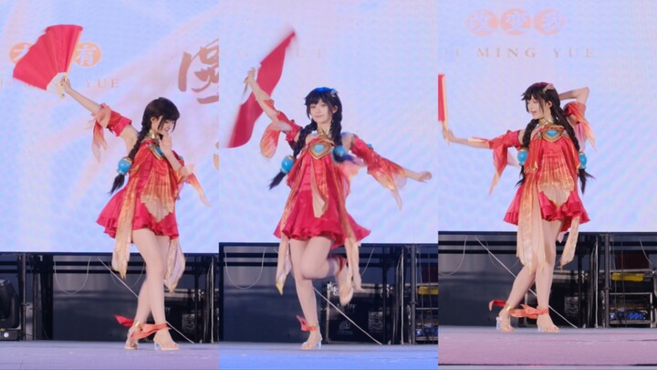 Menari Jì Míng Yuè di panggung acara komik!