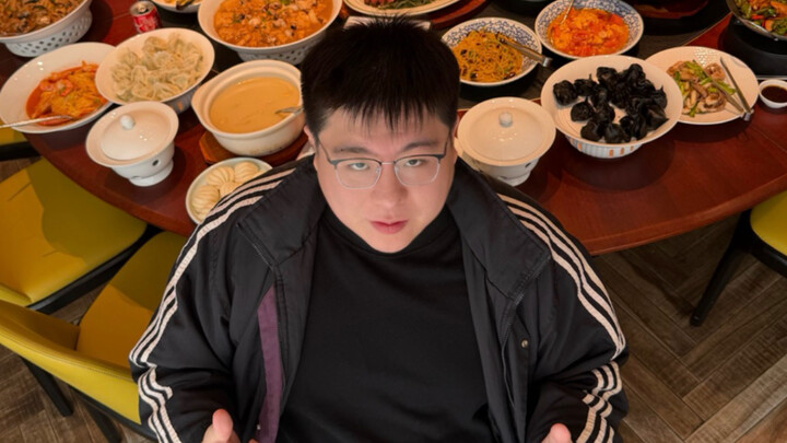 Gọi hết tất cả các món trong nhà hàng.