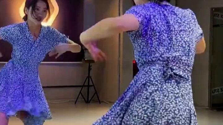 درس رقص مفصل لـ "فتاة الإله"