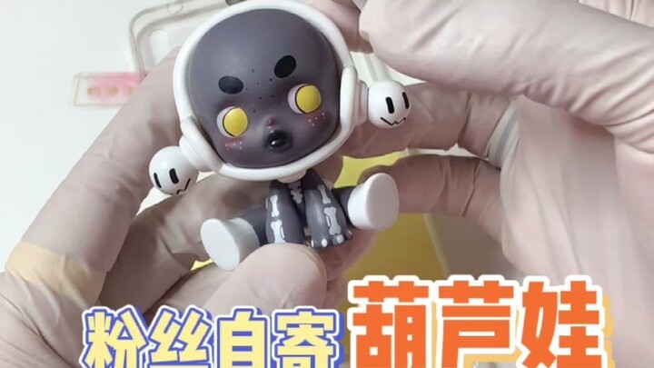 Penggemar mengirimkan sebuah Kera Sakti dan memintaku membuatnya menjadi casing ponsel.
