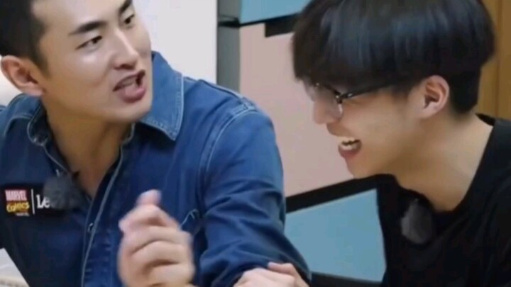 Wang Yanlin jenius dalam memberi nama: “Satu orang, satu ‘si’”—dia menamai Chen Linong “cheers”, bik