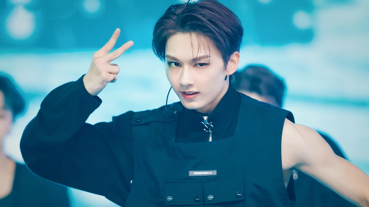 ถ่ายสด丨สองล้านไลก์อันล้ำค่าของกรีนการ์ดจีน แค่คลิกเข้ามา ก็ต้องหลงรักอย่างแน่นอน กับแดนเซอร์สายพาวเว