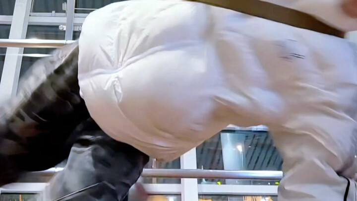 Heading Home #ZhangYixing’s Grand Wedding Carriage