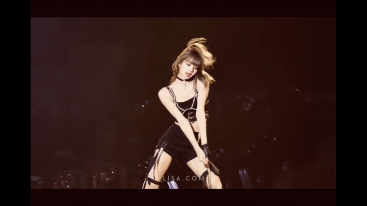 ลิซ่า: อ๊า อะๆๆๆๆ! ไหนๆ ก็ถูกคิวแล้ว ก็จัดไปสักหน่อยละกัน!