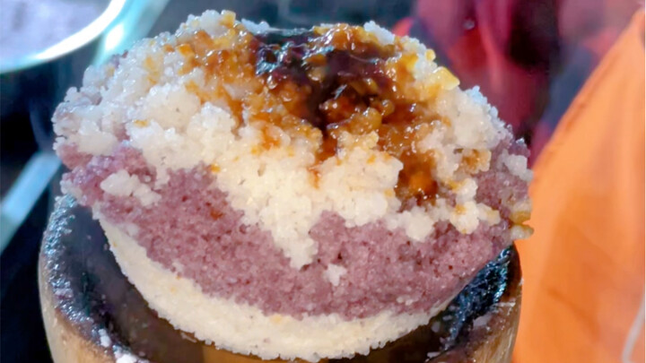 [Top-Bowl Cake] The vendor has been selling top-bowl cake for decades, yet a single piece still does