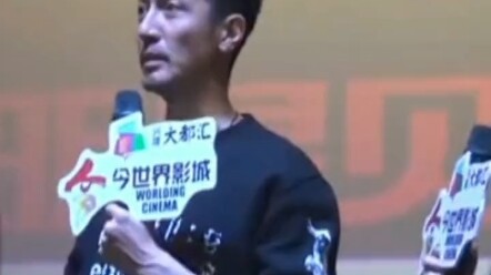 Zhang Luyi memang pernah menanggapi penggemarnya yang bertanya, “Mengapa tidak memposting di Weibo?”