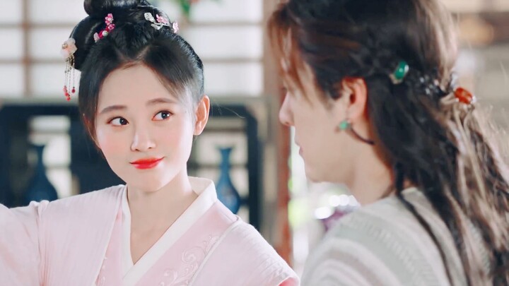 مع أنّه ما في خط عاطفي واضح، لكن توليفة الآنسة الثرية مع التاجر الصغير المهووس بالمال مثيرة للاهتمام