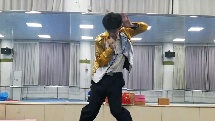 This time, I’ll perform “Billie Jean” in my stage outfit.