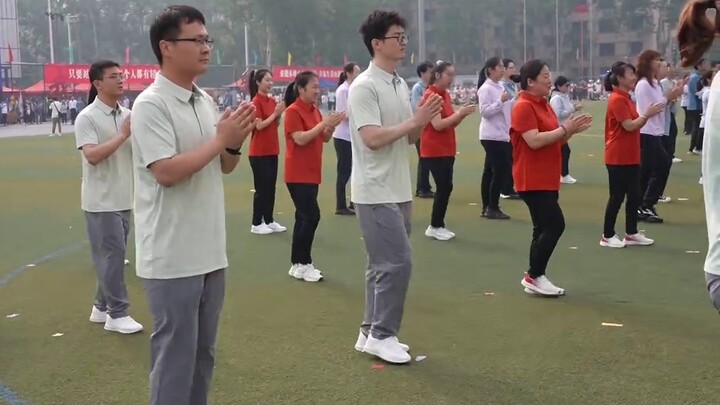 Pertemuan olahraga fakultas dan staf kolektif tari persegi - Shangchunshan