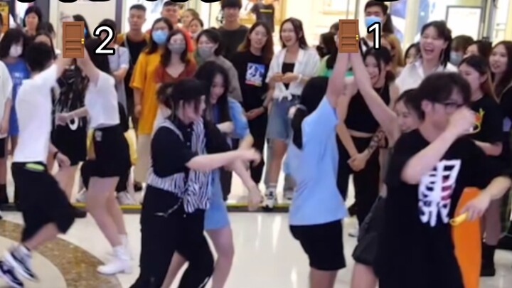 Seberapa lucu tarian acak seorang komedian mengikuti lagu Backdoor milik Stray Kids?