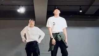 【เฉิง ฮั่นปิน】วิดีโอเต้นใหม่ล่าสุดกับครูบาดาลี (ท่าเต้นโดย บาดา ปิน)