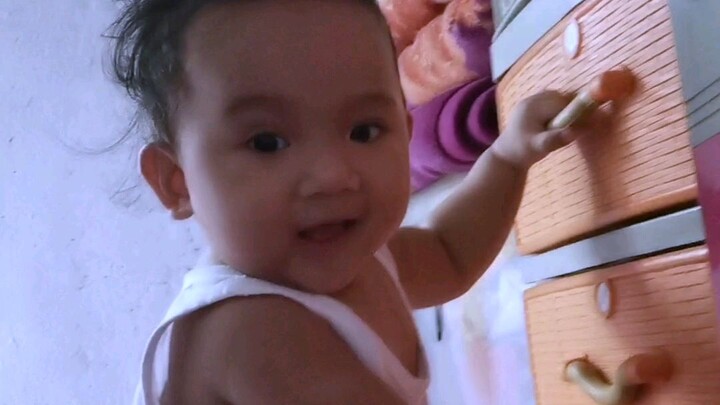 7 months baby can sing