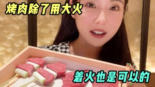Nhìn hộp thịt to đùng này xem. Tôi vứt đi nhiều hơn cả ăn. Anh sợ tôi ăn nhiều quá sẽ bị đầy bụng à?
