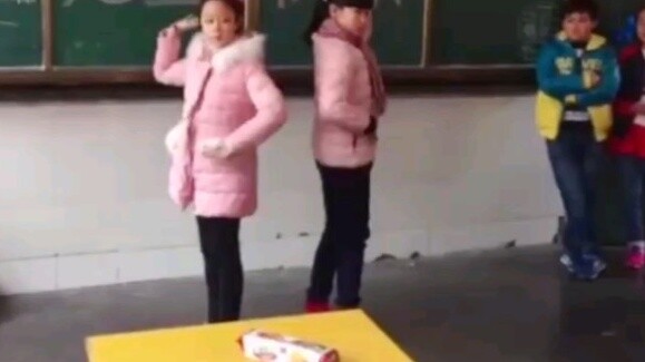 Kecemburuan kesepian dua siswa kelas lima