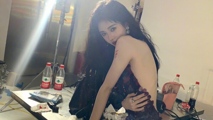 “Ngay cả qua màn hình mình cũng cảm thấy cô ấy thật thơm~”