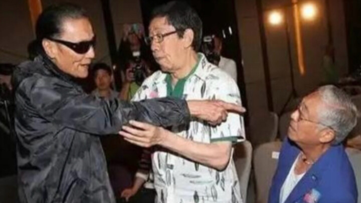 ภาพจริงปี 2015 เซี่ยเสียนตบหน้าเจิงเจียง เพียงไม่พอใจก็ตบหน้าทันที