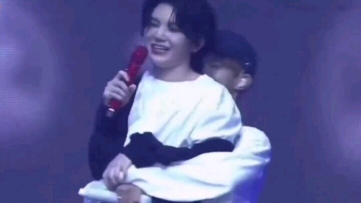[Li Zhixun] Thank you, Jianbao, for always picking up the little cat—please give him extra love on m