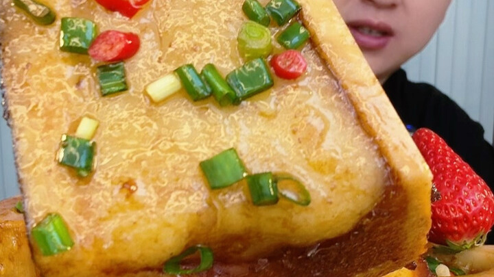 Toàn bộ quá trình không cắt ghép, ăn tủy bò!