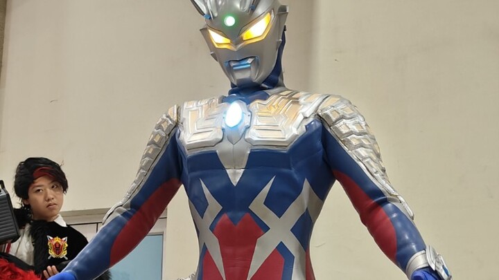 Inverted Triangle Ultraman Zero!