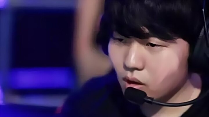 【บทแนะนำผู้เล่นแบบไม่เป็นทางการ】คุณเชื่อซ่งอี้จิ้นได้เสมอ ยกเว้นตอนที่เขาอยู่ข้างกำแพง รูคกี้ สู้ๆ น