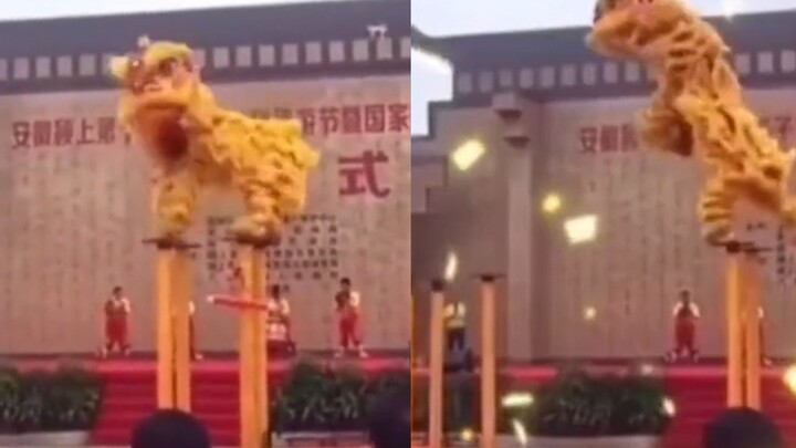 Lion Dancers Perform Mid-Air Feat as Pole Suddenly Crashes Down, Leaving Everyone Stunned!