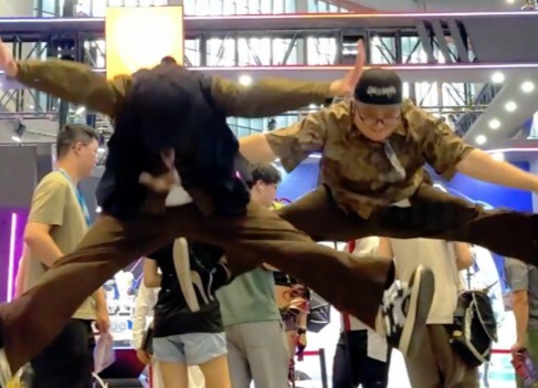 【Pecah dan Jatuh】Dengan Senang Hati Melayani | Versi Berubah BW [Locking ver.]