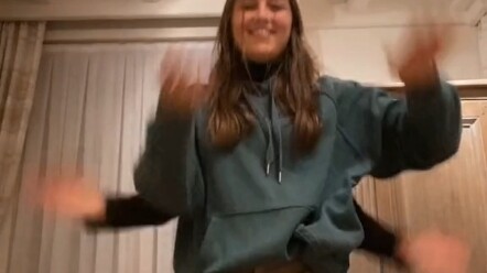 妈妈说一起玩小时候的游戏 哈哈#妈妈在身边的幸福 #妈妈的味道 #妈妈的小棉袄