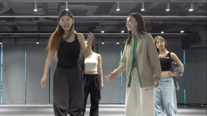 قطط وكلاب aespa تفيض حبًا.. دودونغ الذي يعتني بنينينغ بكل تفاصيلها في الشتاء!