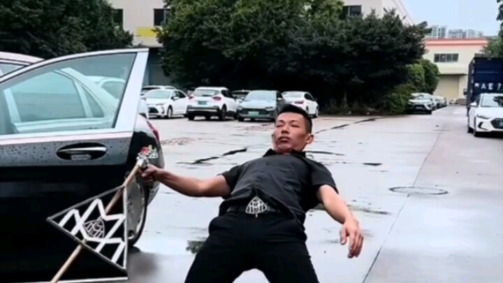 In the jianghu, one asks for directions but not for hearts; only the Maybach can truly win people ov