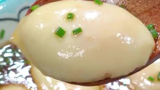 أكل الأخ الكبير كل البيض ولم يترك أي حبة لأخيه الأصغر!
