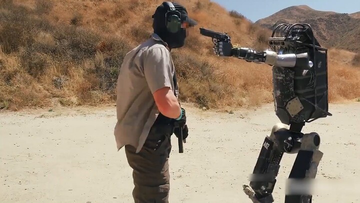 [Science Fiction Short Film] The robot was ruthlessly oppressed, and finally learned to resist "Robo