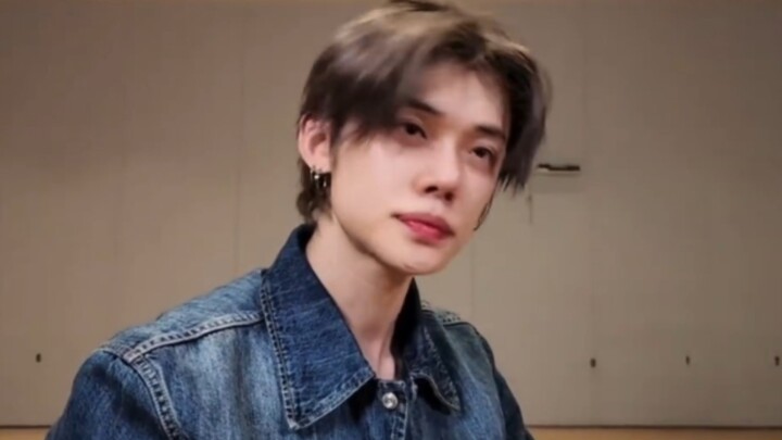 ชเวยอนจุนไลฟ์สดโชว์สเต็ปเต้นสด ท่าฮอลลีวูดแอ็กชันจากพนักงานต้อนรับหน้าประตูหล่อสุดๆ เลย YJ!