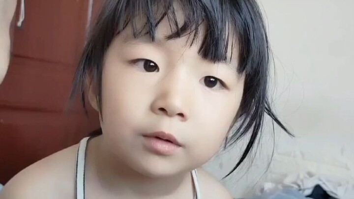 สองหนูตัวป่วน พี่สาวเอาเรื่องน้องชายมาคุยโว จนแม่หัวเราะไม่หยุด