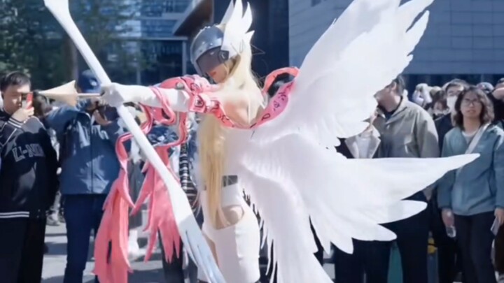 An Angewomon appeared at the Guangzhou Comic Con! So cool!