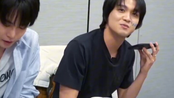 Thần tượng chuyên nghiệp, bật máy ngay lập tức!