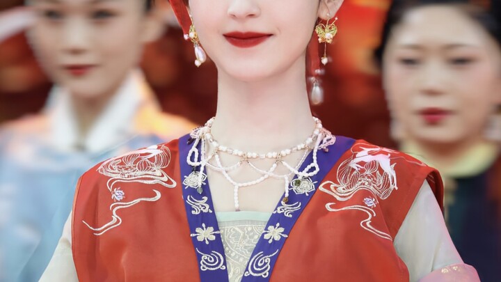 当年她可是凭一支敦煌舞，就杀进娱乐圈了