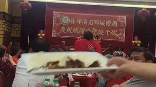 自由．喜悅是在生活的進行中就發生著，而不是等到你成功或達到目的時候，才會有的感受，可以這樣說：快樂是經常在生話中感覺得到。這只是你的選擇．快樂．不快樂．或只是無聊