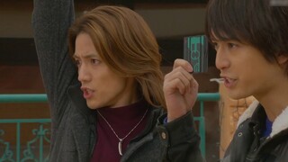 Perbandingan transformasi Kamen Rider Zero North dan kakak ipar Sakurai Yuto dalam periode waktu yan