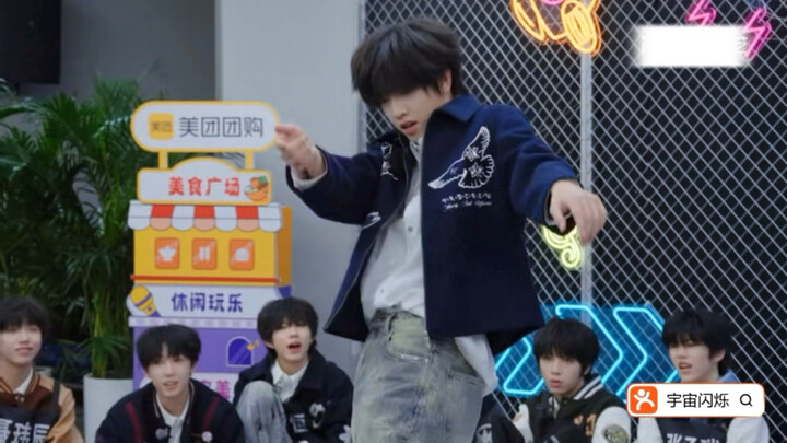 จางกุ้ยหยวนเปิดตัววาไรตี้ครั้งแรก แดนซ์เดือดมาก ทำให้หนูภูมิใจสุดๆ เลยค่ะที่รัก!