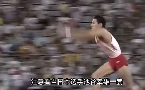 في ذلك العام، خاطر لي شياوشوانغ بحياته بقفزة واحدة، لكن الحكّام لم يجرؤوا على منحه درجة، ليصبح أول م