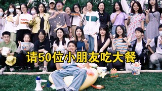请50个小朋友在街头吃麦乐鸡