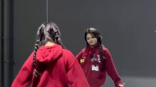 "Tình yêu là gì?" bìa bài hát đầy đủ