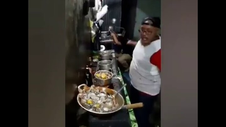 viral masak akrobat dan atraksi