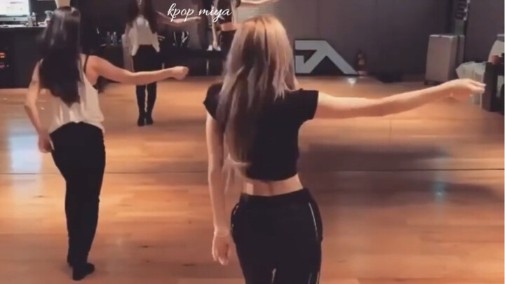 [K-POP] Lisa Is The Queen Of Dancing Indeed!