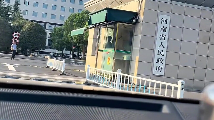 Đi vào Chính quyền Nhân dân tỉnh Hà Nam