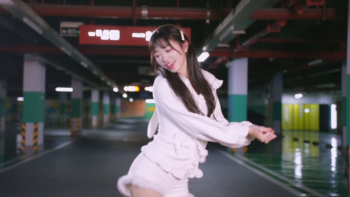 She starts laughing while dancing—could this be the ultimate “energetic girl” vibe in action?