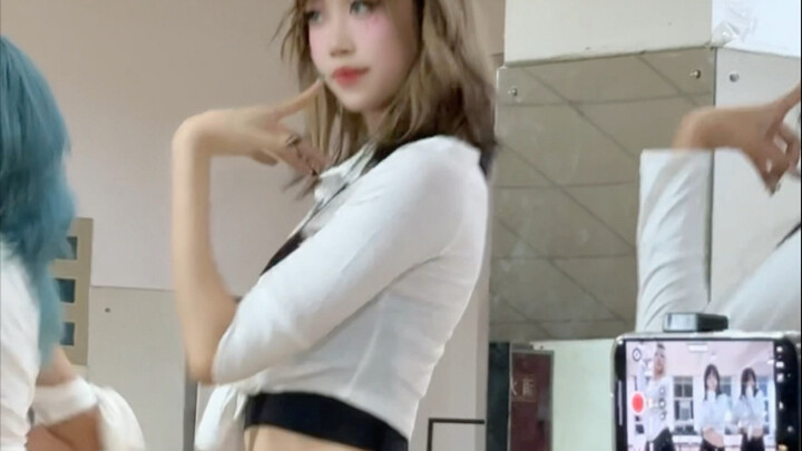 【Rung động】Buổi dạ hội chào đón tân sinh viên có làm các em khóa dưới rung động không?