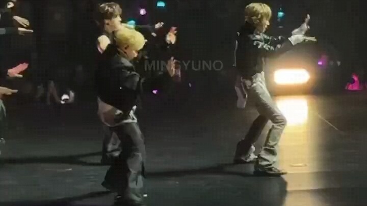 การหมุนขาที่ลื่นไหลมาก ฝีมือการเต้นสุดเจ๋ง cr/mingyuno